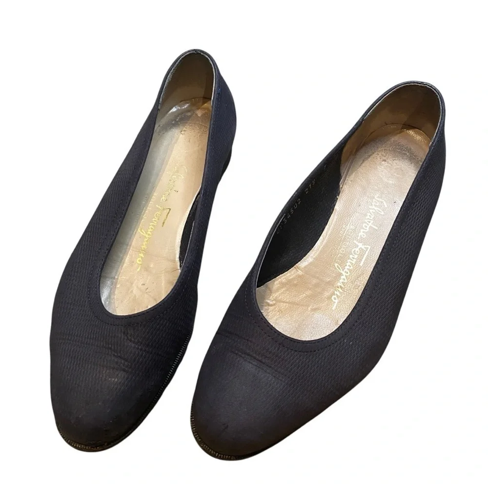Salvato Ferragamo Black Pebbled Round Toe Flats Sz 7